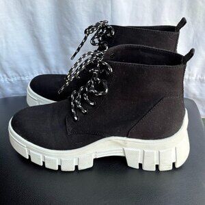 GUESS Chunky Platform Lug Sole Sneakers / Boots – Black Canvas Size 9
